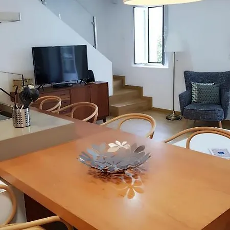 Lovely Triplex In * Estoril