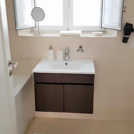 Lovely Triplex In Apartment Estoril