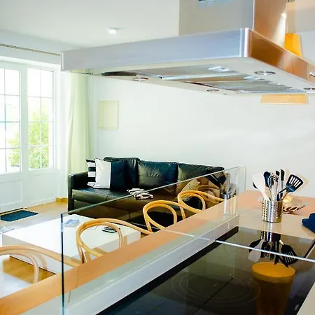 Lovely Triplex In * Estoril