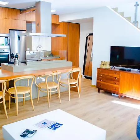 Lovely Triplex In Estoril