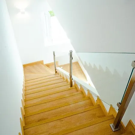 Lovely Triplex In *