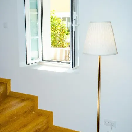 Lovely Triplex In Apartment Estoril